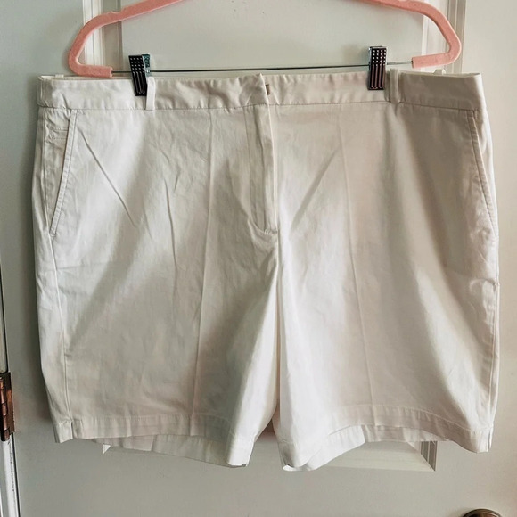 Talbots White Shorts - Size 18 - Like New Condition - Picture 1 of 9